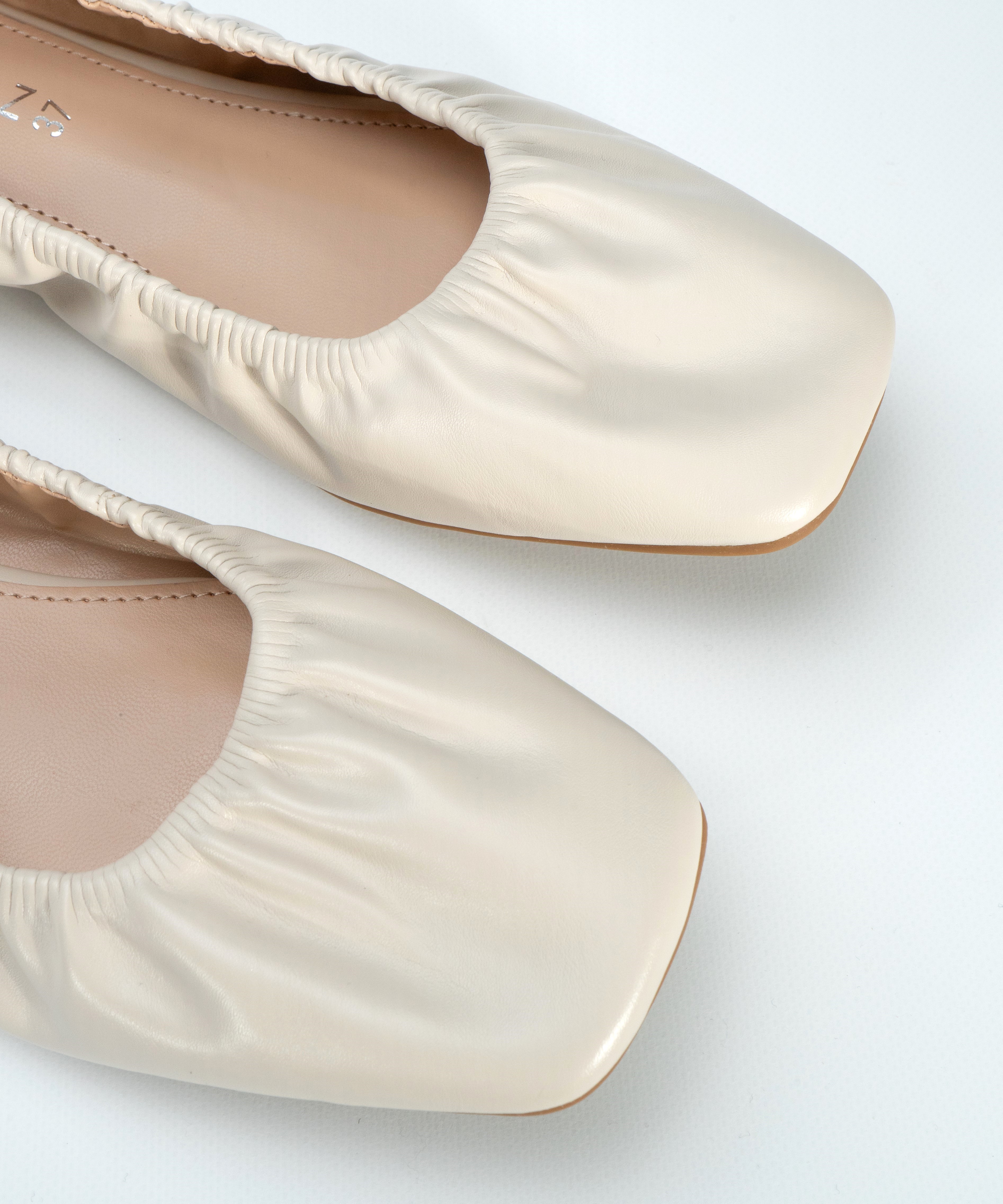 Sabrinas franzidas image number null